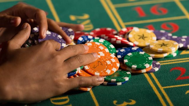 777 Poker کھلاڑیوں کے لیے لائیو کیسینو سیکشن